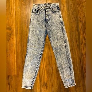High waisted 90s boyfriend jeans